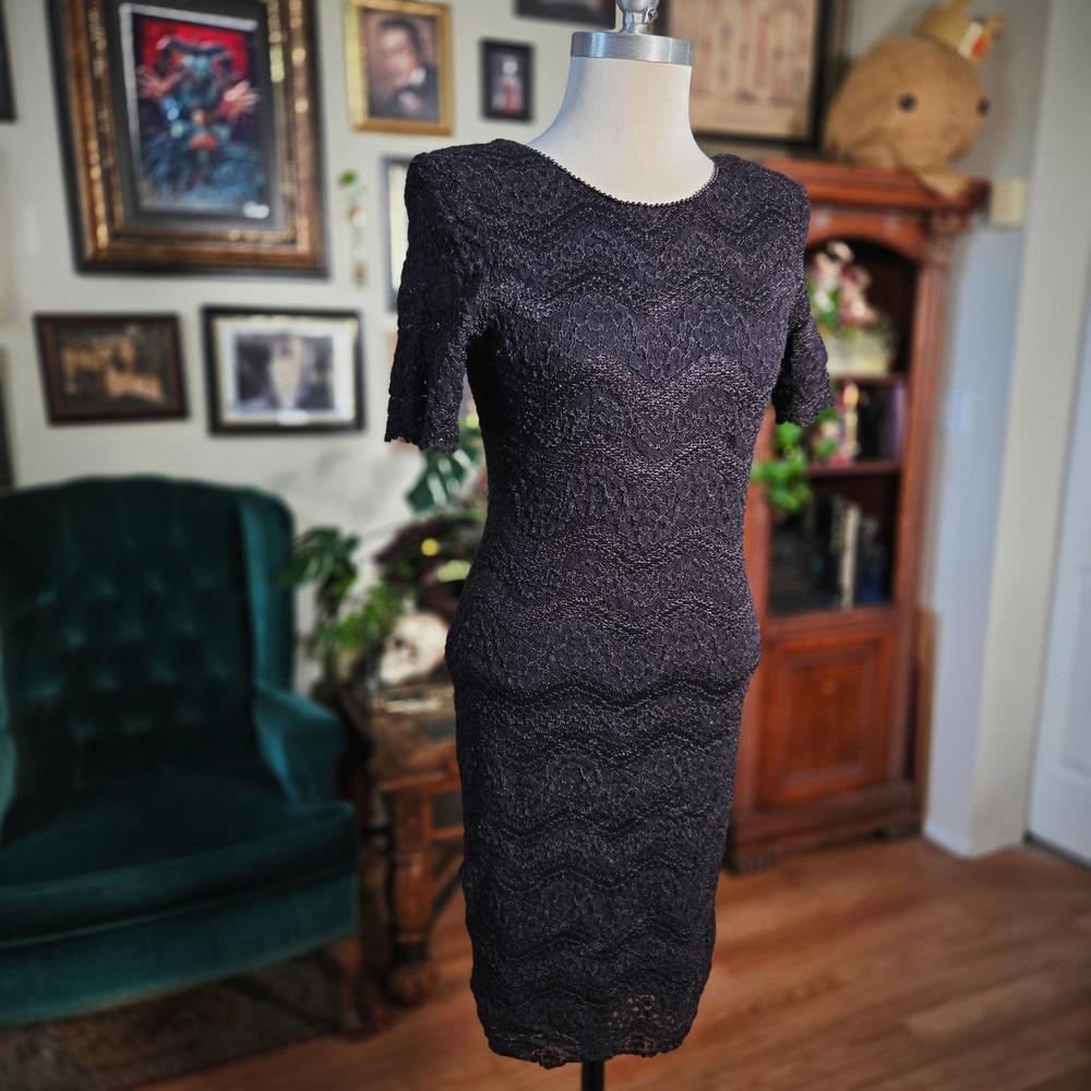 Vintage 80s Black Lace Bodycon Cocktail Dress Short‎ Sleeve V-Back Beaded Trim - Picture 2 of 7